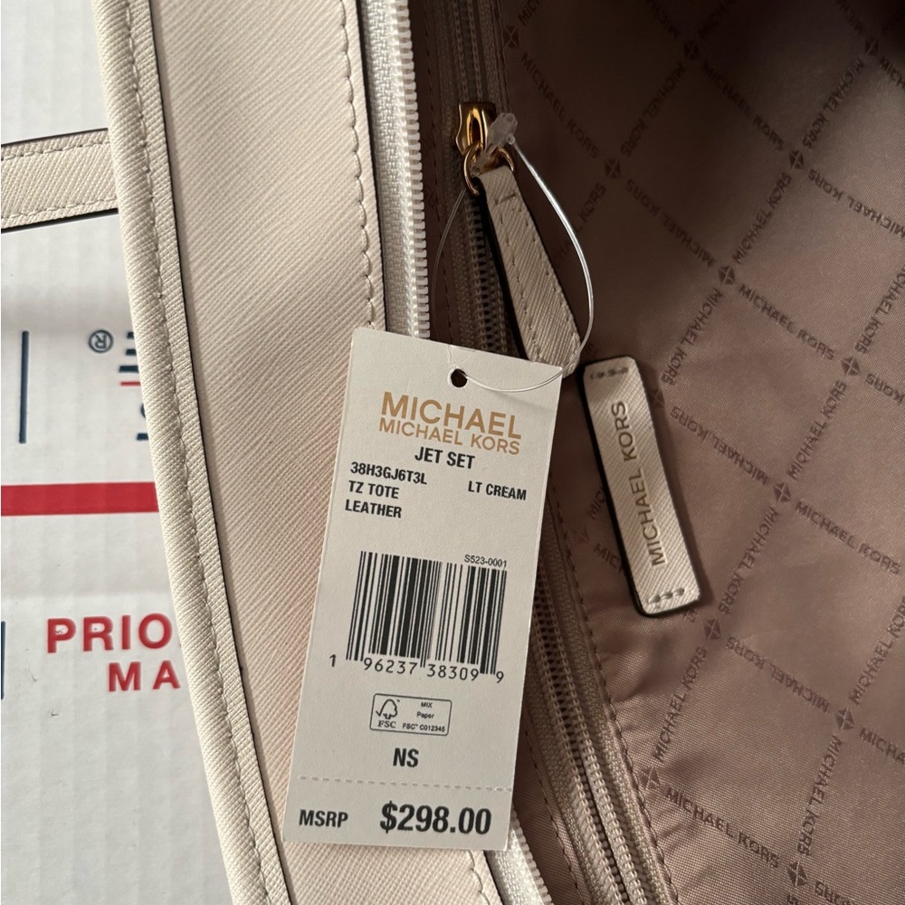 $378 Michael Kors JET SET MD LT CREAM LEATHER TZ TOTE BAG MK HANDBAG PURSE - Picture 2 of 9